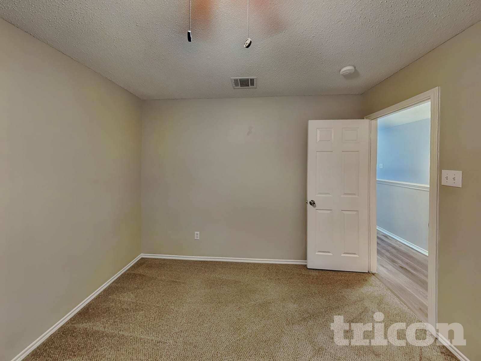 Building Photo - 210 Vivian Dr