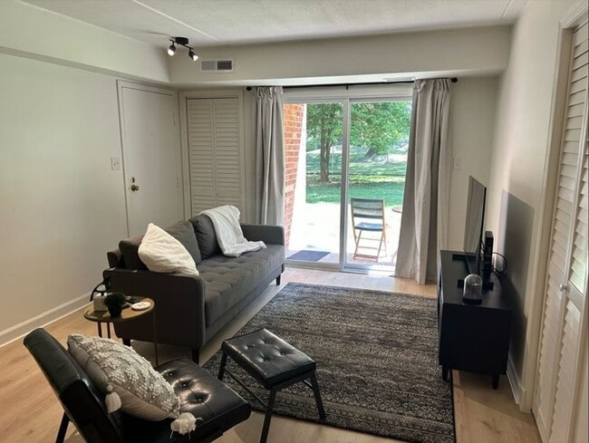 Building Photo - 4 Grand Hall