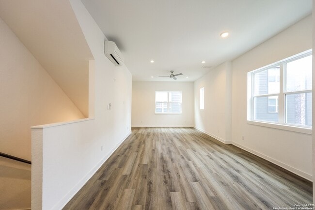 Building Photo - 210 W Poplar St