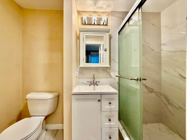 Building Photo - 12 Hall Pl