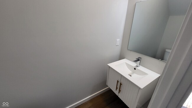 Building Photo - 515 N Oxford St