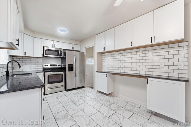 Building Photo - 24985 Mabray Ave