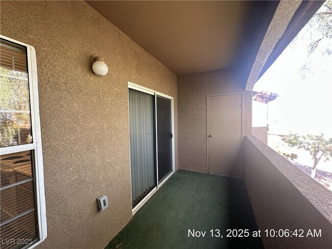 Building Photo - 231 W Horizon Ridge Pkwy