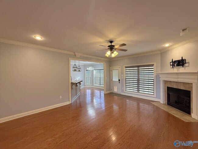 Building Photo - 118 Crystal Lake Dr