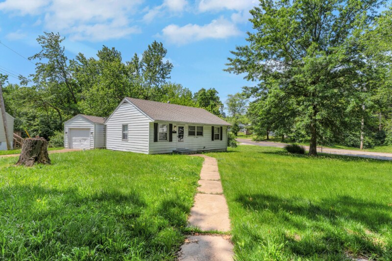 Building Photo - 300 Estridge Rd