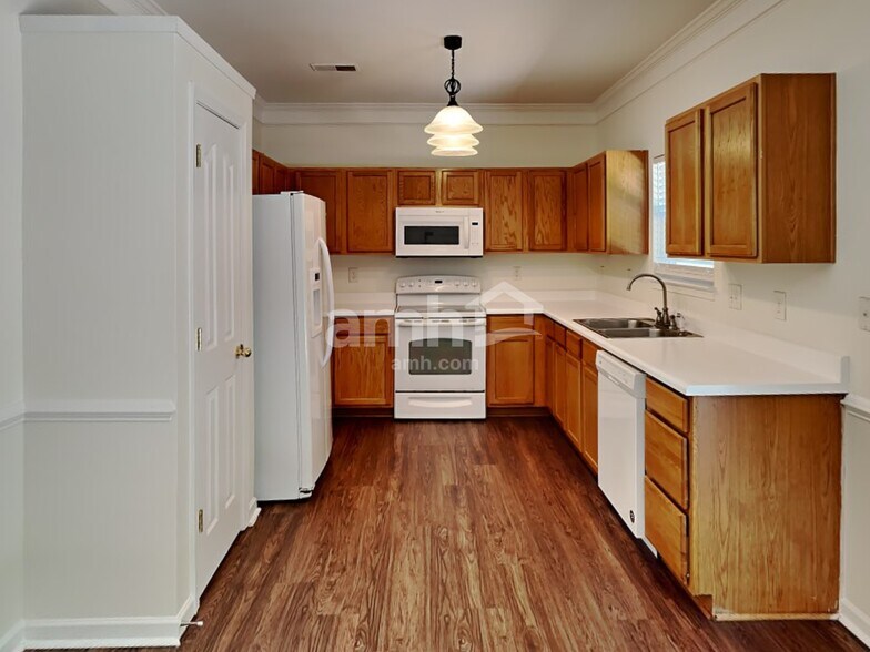 Building Photo - 3801 Wingdale Ct