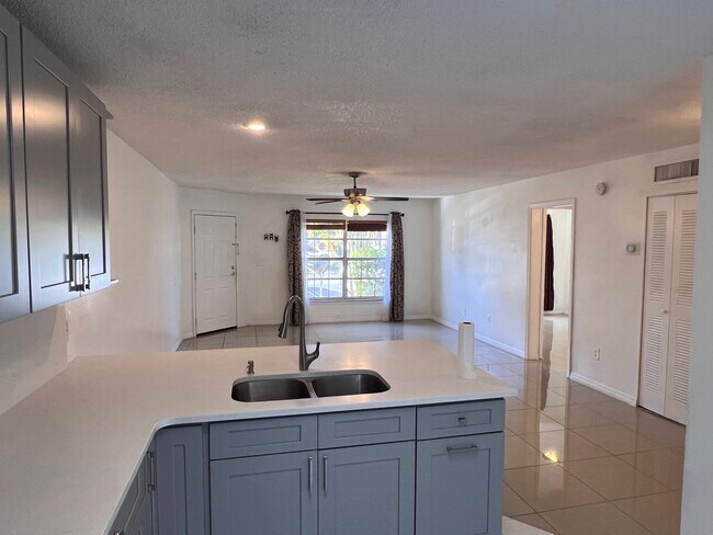 Building Photo - 3651 N Goldenrod Rd