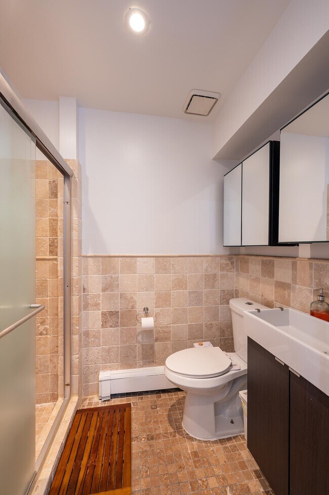 Building Photo - 72 Henry St