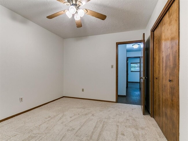 Building Photo - 309 Kingsbury Dr