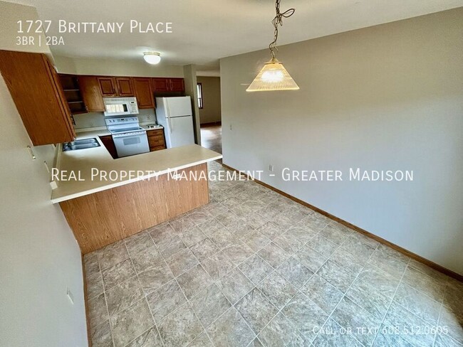 Building Photo - Nice duplex rental home on Madison's west ...