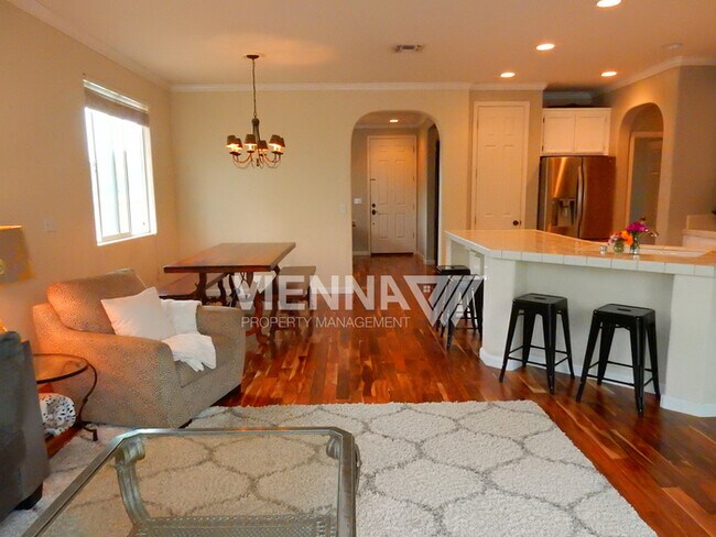 Building Photo - 550 Davenport Way