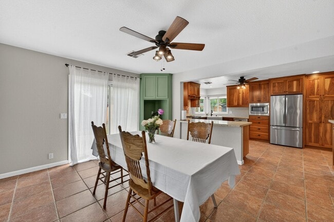 Building Photo - 420 Colusa Pl