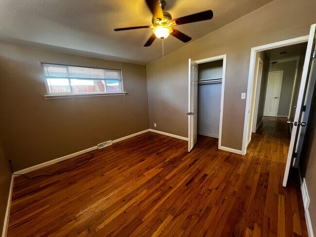 Building Photo - Charming 2 Bedroom, 1 Bathroom Duplex in Aurora