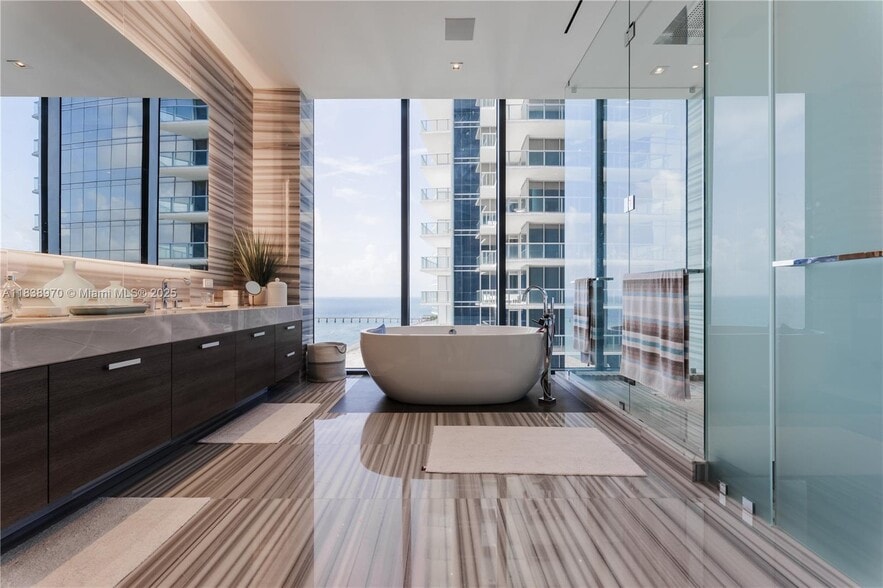 Building Photo - 17141 Collins Ave