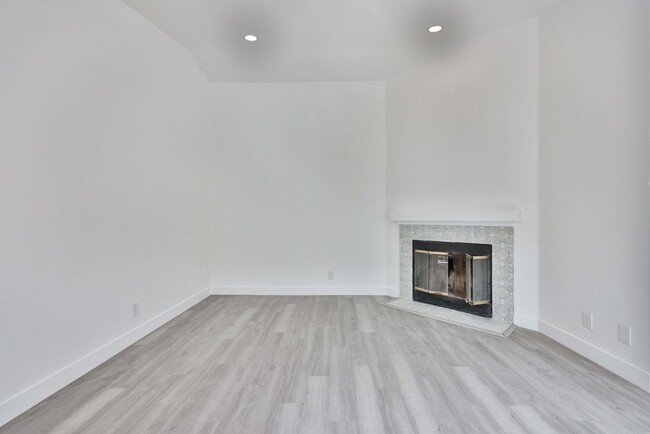 Building Photo - 2 Bedroom apartment in North Park