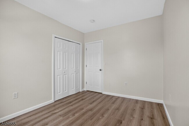 Building Photo - 518 Springfield Ave