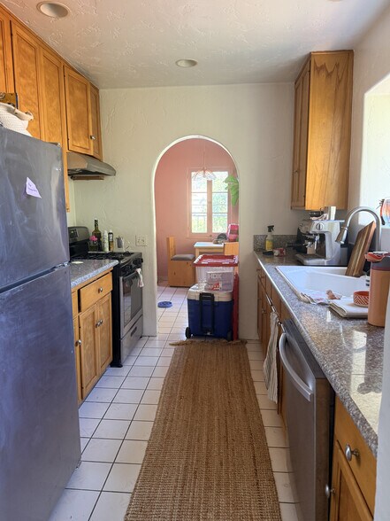 Building Photo - 1416 Ellsmere Ave