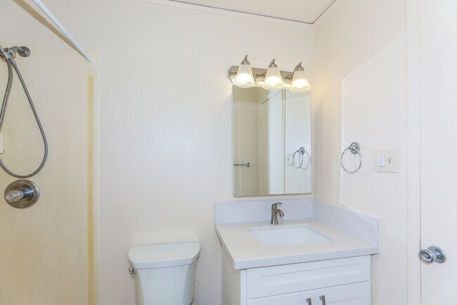 Building Photo - Ridgeway - Renovated two story, 2 bedroom, 1 bath with 1 uncovered parking stall