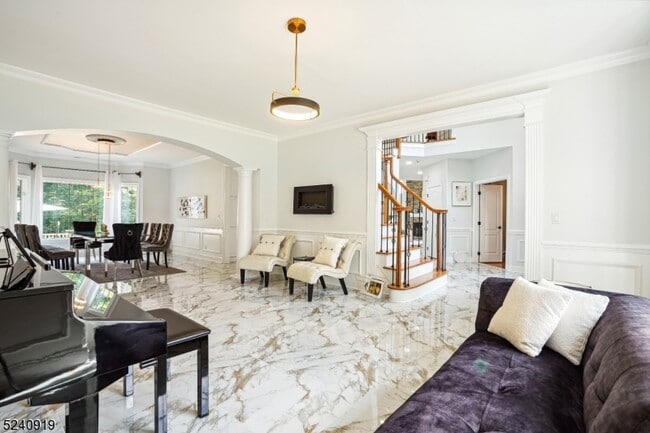 Building Photo - 22 Forest Hill Dr