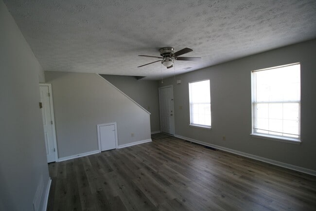Building Photo - North Point Townhome                   260408