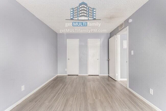 Building Photo - 2413 W Hazelwood St