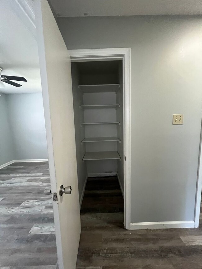 Building Photo - 3 Bedroom 1 bath Home for Lease