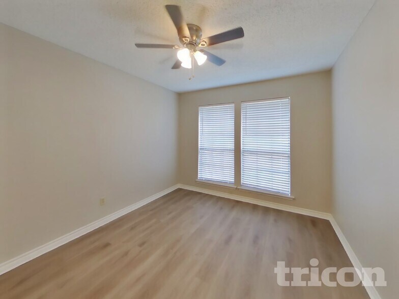 Building Photo - 528 Renee Ln