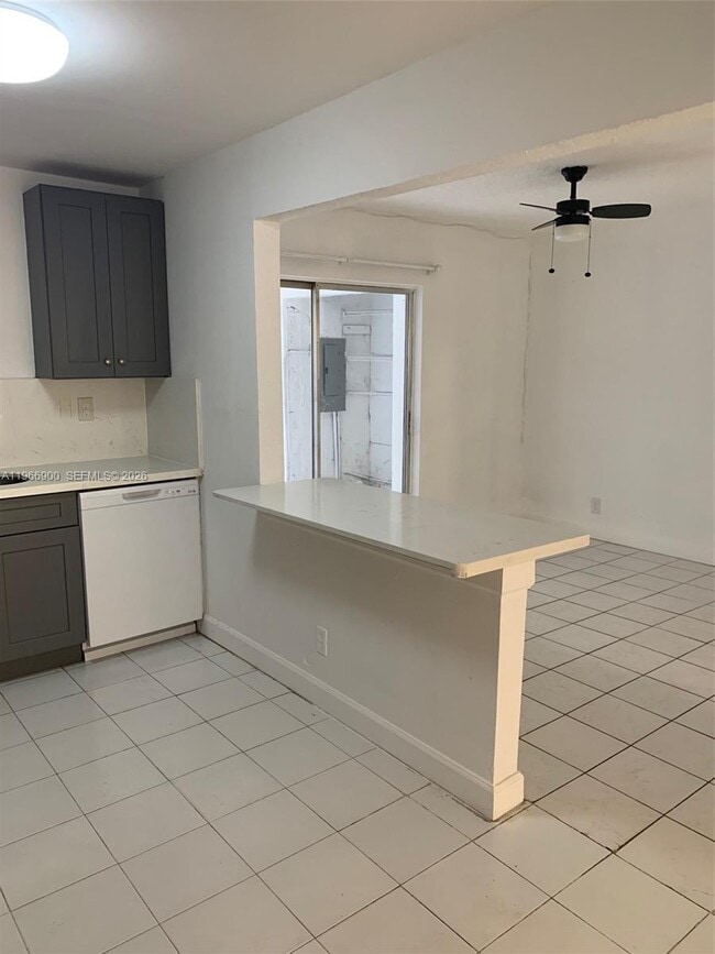 Building Photo - 6520 SW 41st St