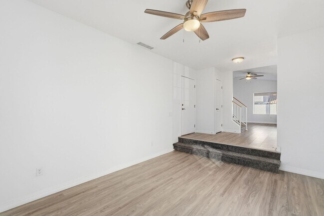 Building Photo - Ready to Move in! Three bedrooms