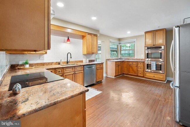 Building Photo - 9201 Rosemont Dr