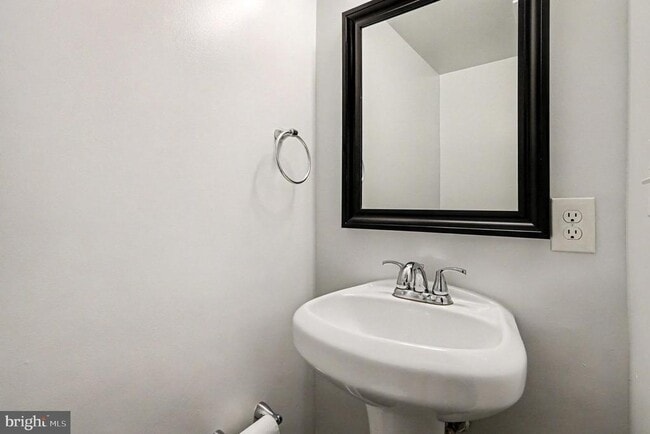 Building Photo - 1719 Frankford St SE