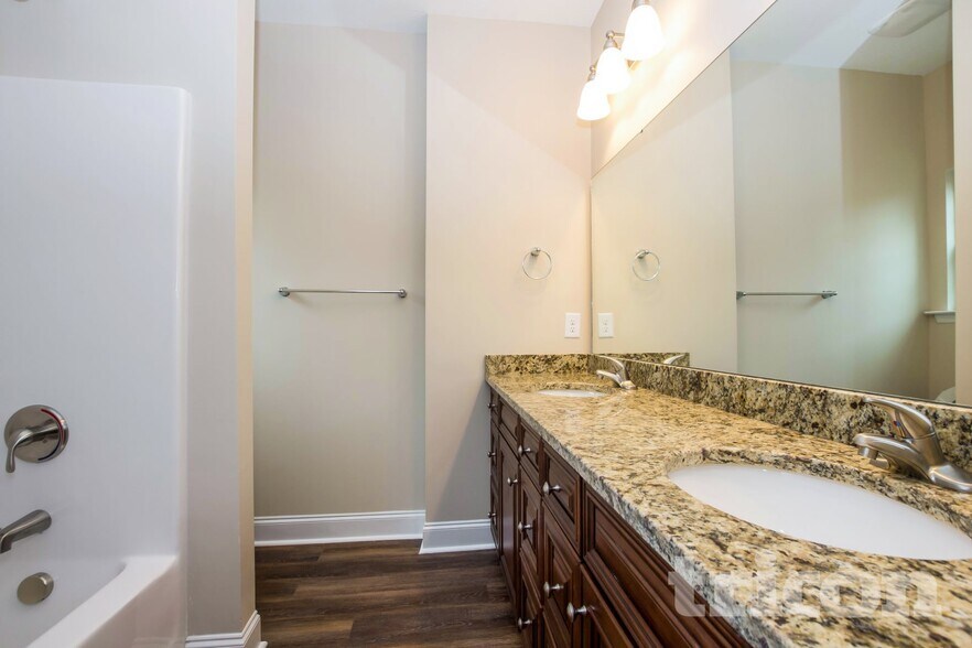 Building Photo - 110 Darian Dr