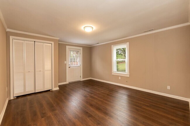 Building Photo - One Bedroom Private Residence