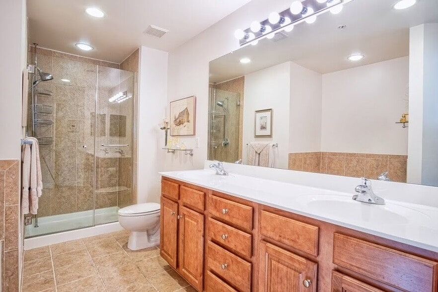 Master Bath_1 - 31 Mallard Pl