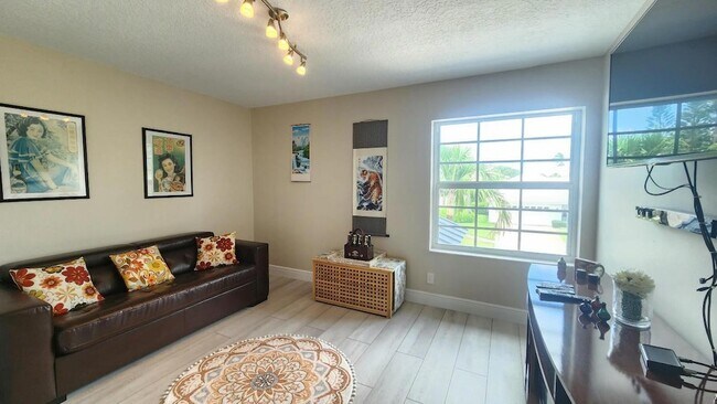 Building Photo - 1851 Corsica Dr