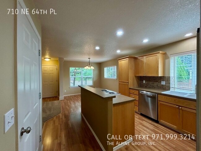 Building Photo - 710 NE 64th Pl