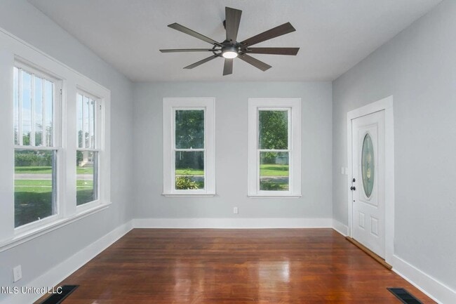 Building Photo - Beautiful 4-Bedroom, 3.5 Bathroom for Rent