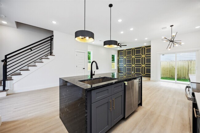 Building Photo - 4601 Newberry St