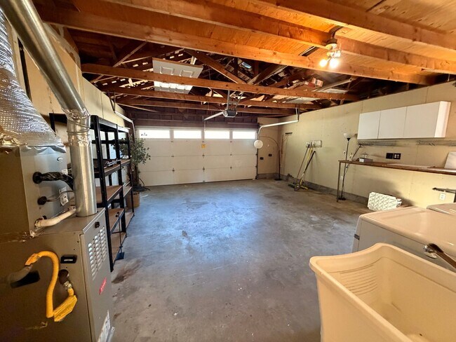 Building Photo - 362 Penn Way