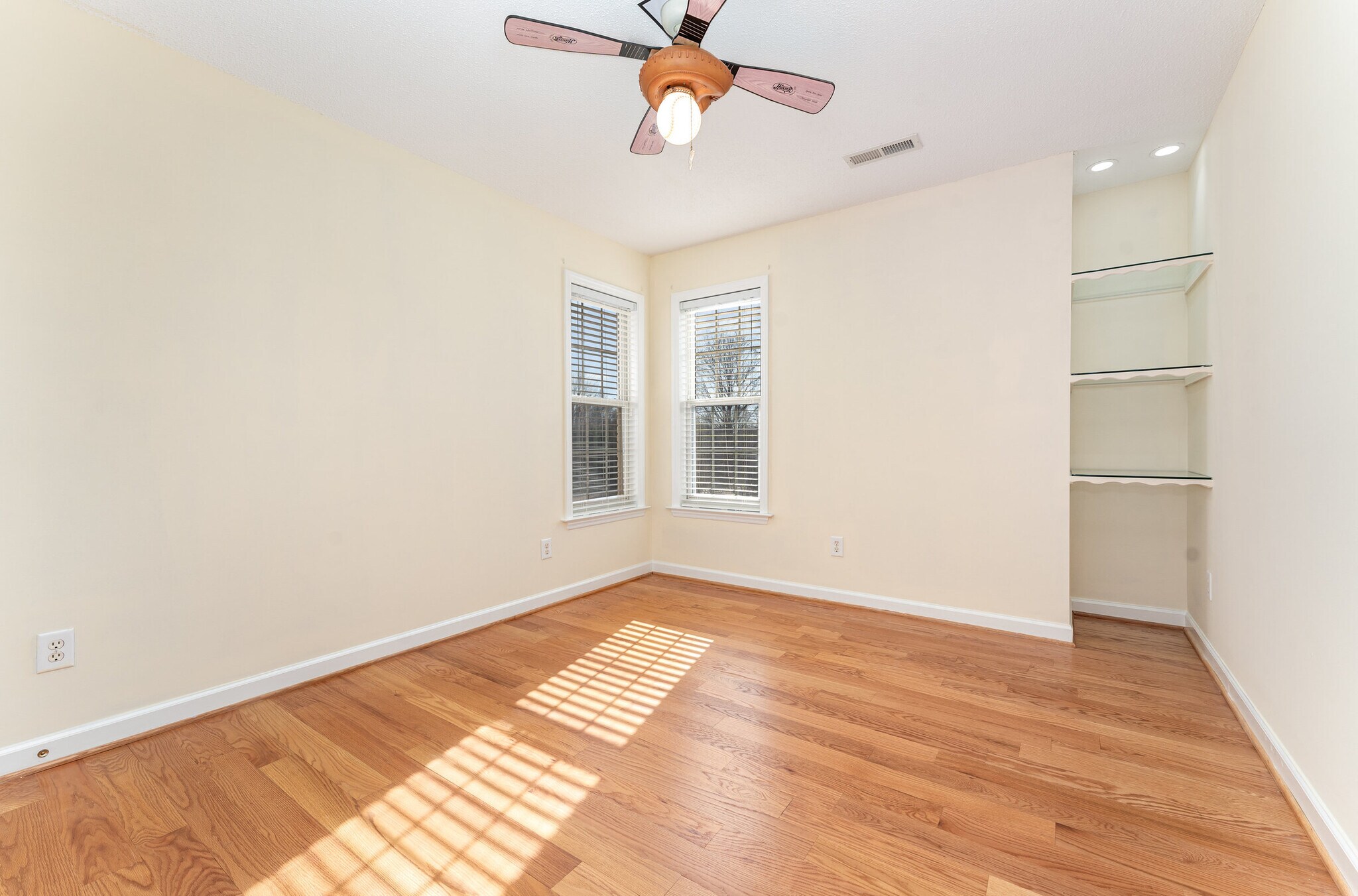 Building Photo - 4332 Southern Oak Dr