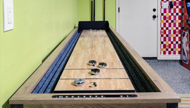 Building Photo - 2431 E Laurel St