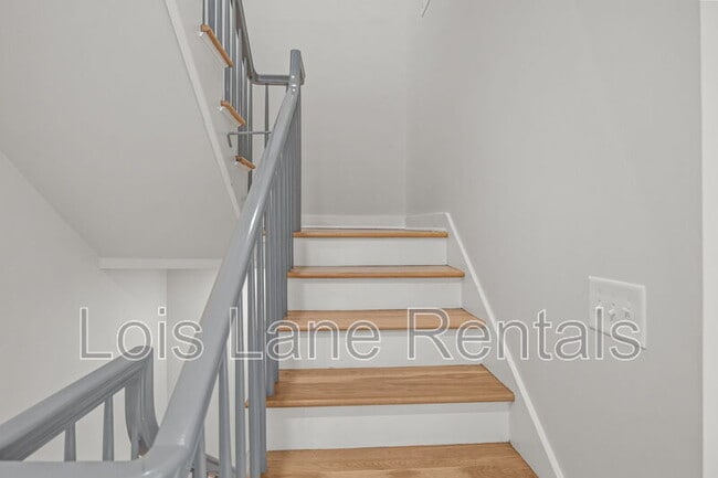 Building Photo - 12 Elliott St