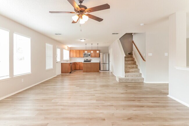 Building Photo - 145 Redbud Dr