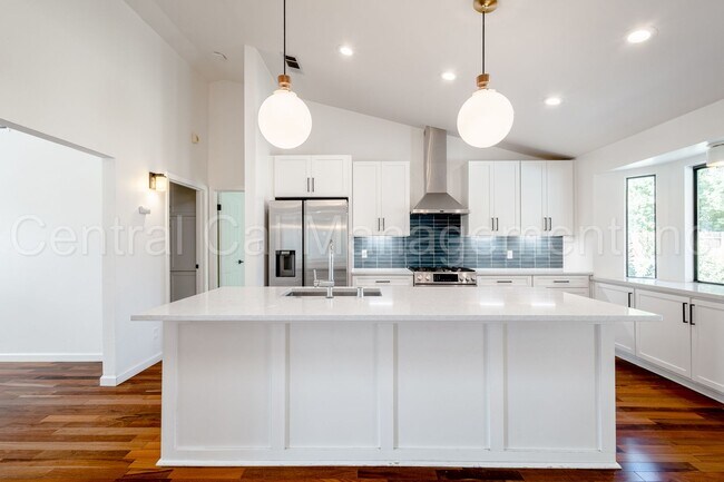 Building Photo - 4 Bedroom/2 Bath Home with a Pool and Sola...