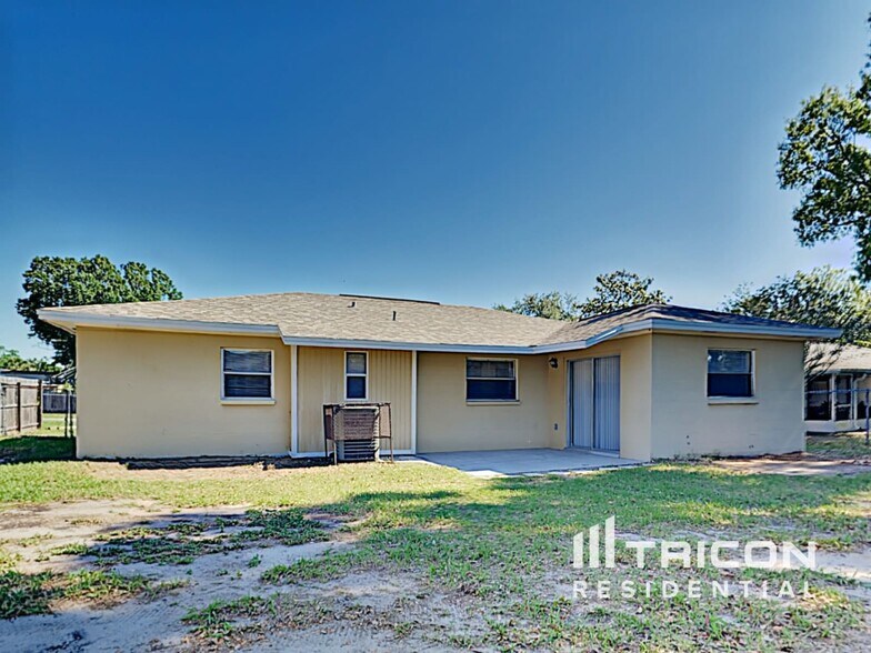 Building Photo - 1201 Windsor Cir