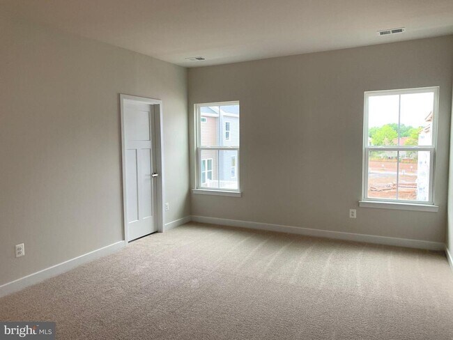 Building Photo - 11263 Dry Spring Dr
