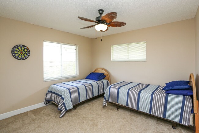 Building Photo - **ANNUAL OR SEASONAL RENTAL**