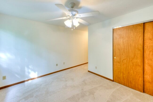 Building Photo - 340 Sunderland Rd