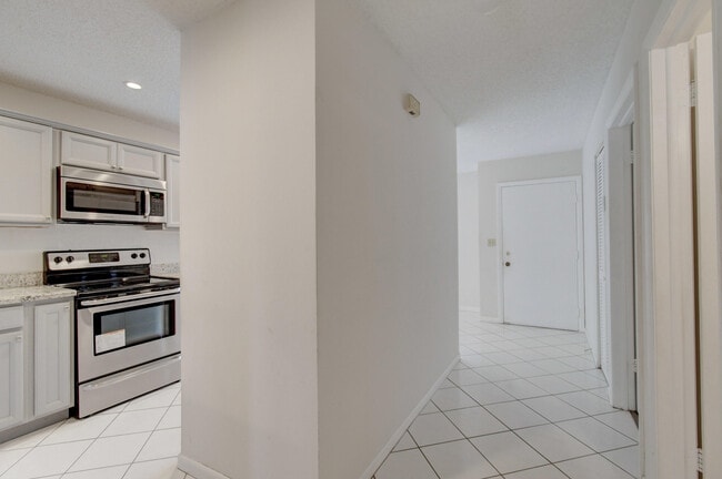 Building Photo - 5710 Princess Palm Ct