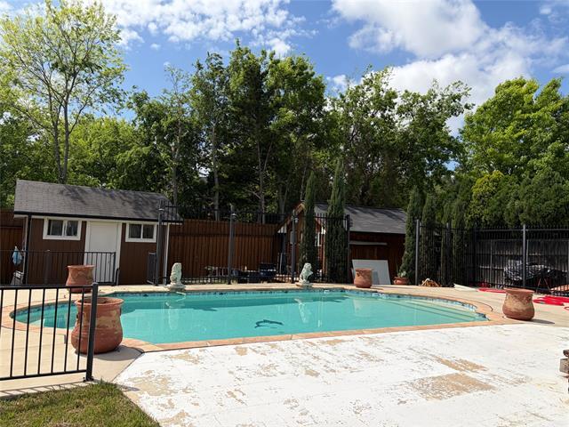 Building Photo - 1902 High Meadow Dr